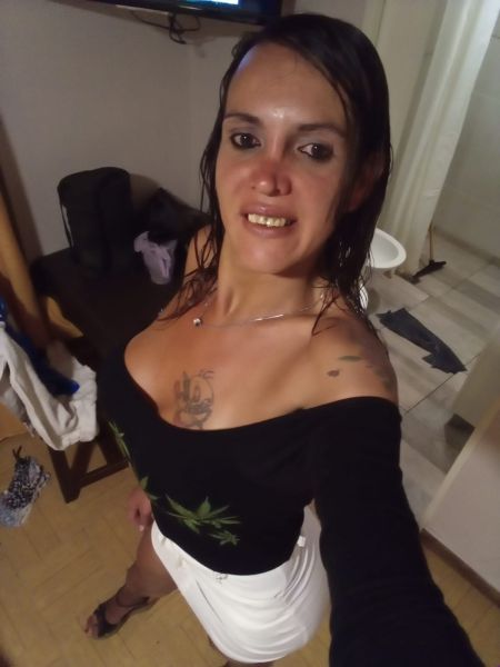 Hola mis amores, su sueño de hizo realidad, llegue yo, la bebota trans que tanto esperaban, les cuento que me gusta el sexo de verdad, soy muy apasionada y ardiente, conmigo la van a pasar barbaro, soy pasiva y sobre todo muy calentona, cuando me conozcan se van a enamorar... los espero !!!