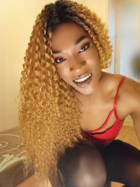 ✨BLACK✨BELLE✨SEXY✨XXXL✨

🌹💯 Salut je suis Michely, jeune travesti de 23 ans. Je vous invite à me rejoindre dans mon univers rempli de délices, je saurai vous débarrasser de vos stress, de vos petits soucis quotidiens, et vous transporter dans un monde rempli de bonheur et de délices de toutes sortes. Je vous invite à me contacter sur mon numéro de téléphone, je préfère les hommes propres, courtois, respectueux et surtout très généreux. 💯🌹

💋💄 Belle, très féminine 👠, jeune, corps athlétique, gentille, douce 🌸 et attentionnée, bien éduquée, voici ce que vous retrouverez en me rencontrant, 📷 photos 100% réelles 🌺💋

🔥 Métisse africaine gâtée par la nature : queue XXL large, dure, pour tout ceux qui aiment les sensations extrêmes 🔞 Je suis très coquine et je peux être passive comme très active hard pour les plus audacieux 😉🔥

💓 Pour les débutants, je vous ferai découvrir les fantasmes inassouvis du troisième sexe qui ne vous laisseront pas de marbre 👅💦 Toujours de bonne humeur et sans hâte. En même temps très sexy, j'ai de la belle lingerie 👙, je reçois très sexy pour des massages et bien plus… 💓

💎 Cette annonce s'adresse uniquement :
👉🏼 aux hommes sérieux
👉🏼 respectueux
👉🏼 propres = HYGIÈNE IRRÉPROCHABLE 🧼🚿
👉🏼 et courtois
👉🏼 qui souhaitent passer un bon moment de partage mutuel, dans une ambiance chaleureuse 🔥☀️🔥 et complice 💎

⭐️ Mes pratiques ✔️⭐️ :
✅ Active / Passive
✅ Hygiène irréprochable (possibilité de prendre une douche sur place 🛁)
✅ Rapport protégé ONLY
✅ Fellation, gorge profonde, 69 ♋️
✅ Caresses, câlins
✅ Massages (huile de massage relaxante 🧴)
✅ Domination soft ou hard
✅ Poppers (j'en ai pour vous)
✅ Boissons 🥂🍾 et fumette 🚬🍁, ❄️... possible (à vos frais)

🚨⛔️ Et tabous ⛔️🚨 :
❌ Pas de sans capote
❌ Pas de plan crade, pas de pratique dégradante ou violente
❌ Je n’envoie pas de photos ➡️ pas la peine d’en demander
❌ Pas de négociation des prix

🎁 Cadeaux et conditions ⏱ :
   - 100🌹 /30 minutes
   - 150🌹 /1h
