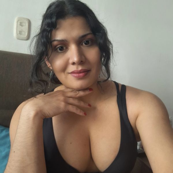 Hola soy Roxana Hernández una chica trans monteriana, estoy ubicada en quinta paredes cerca a corferias en Bogotá, te ofrezco: besos y caricias, masaje relajante, sexo oral, penetración en el rol que quieras,  trato de novio. Apartamento privado. 