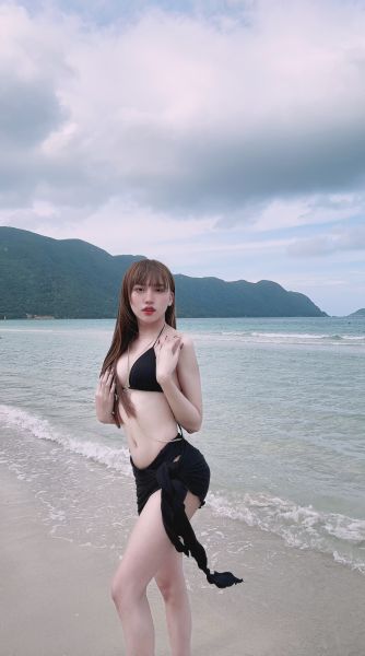Hi guy ! I am Helen . I am From Vietnam . I am 22 years old . I can do everything to make u happy . We will have a good time together. WhatsApp me : +840941580911 
WeChat : +84941580911