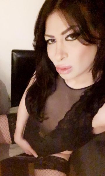 For the first time here I am Bianca Porshe an extremly feminine trans girl. My pictures is real 100% 
AVAILABLE 24/24h escort and I receive also in my place 
