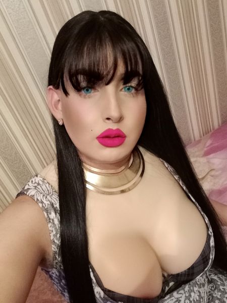 Я латинская транс-девушка, недавно приехавшая в Москву, если вы хотите провести со мной моменты удовольствия, напишите мне в WhatsApp 89309622001.