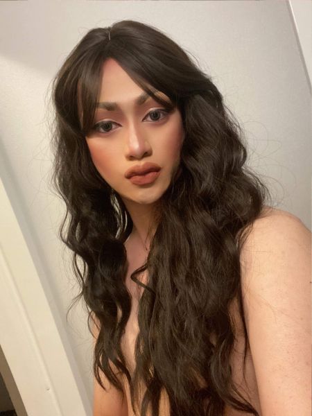 Hello everyone I’m a CROSSDRESSER and 100% active and passive . Come and enjoy our time together . See you folks 😘